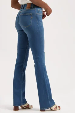 Amy Bootcut Essential Medium Blue - Kuyichi