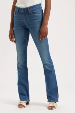 Amy Bootcut Essential Medium Blue - Kuyichi